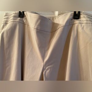 Maurice’s Khackis 22 NWOT